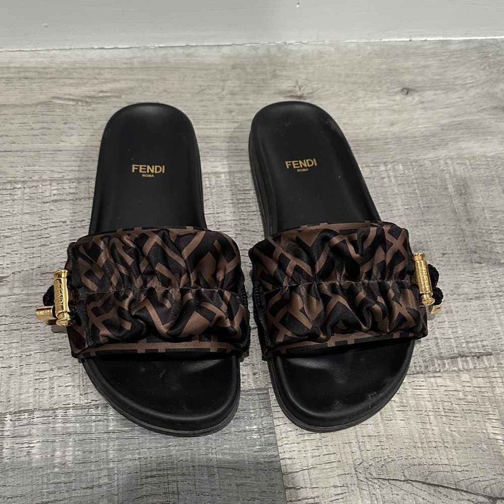 Fendi Women's Black and Brown Patterned Slide Sandals - Picture 2 of 15